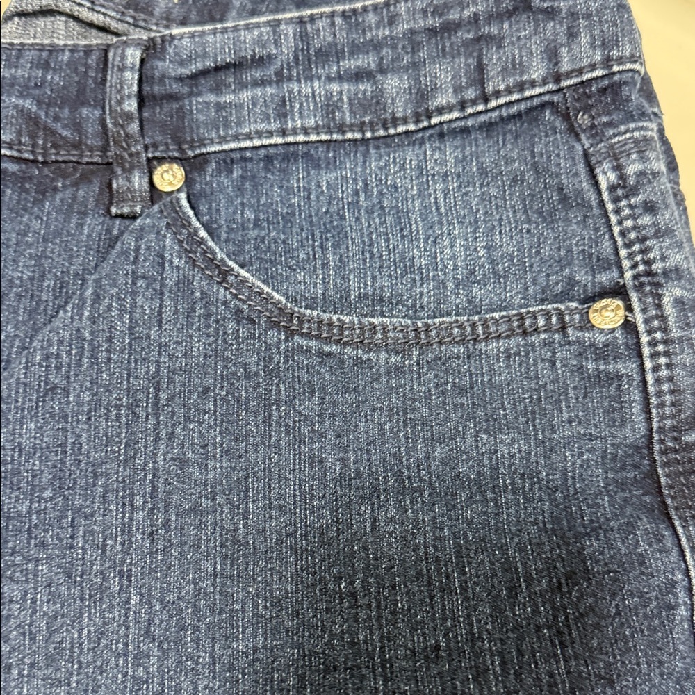 Bermuda Shorts - Picture 2 of 6